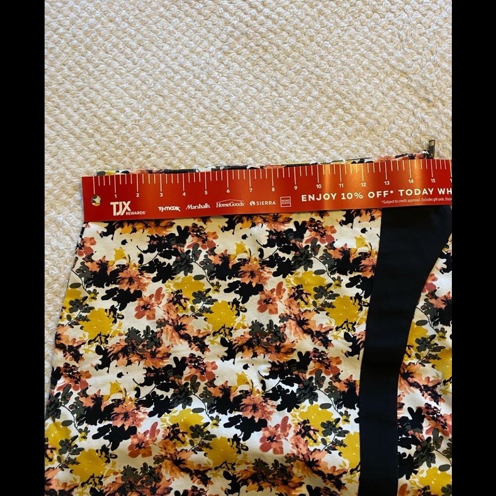 De Collection Floral Wrap Style Skirt Size M - Picture 6 of 8